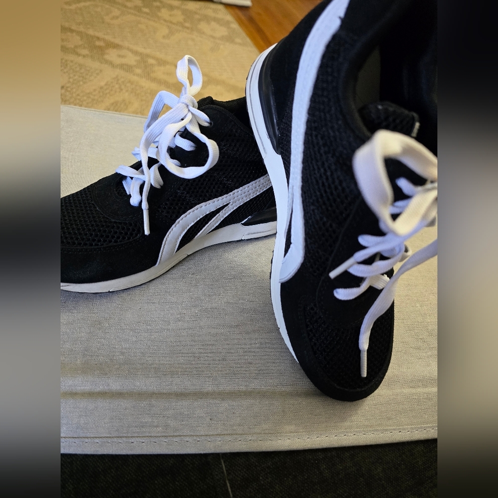Women's Black and White Mesh Sneakers - Classic Casual Comfort - Picture 5 of 16